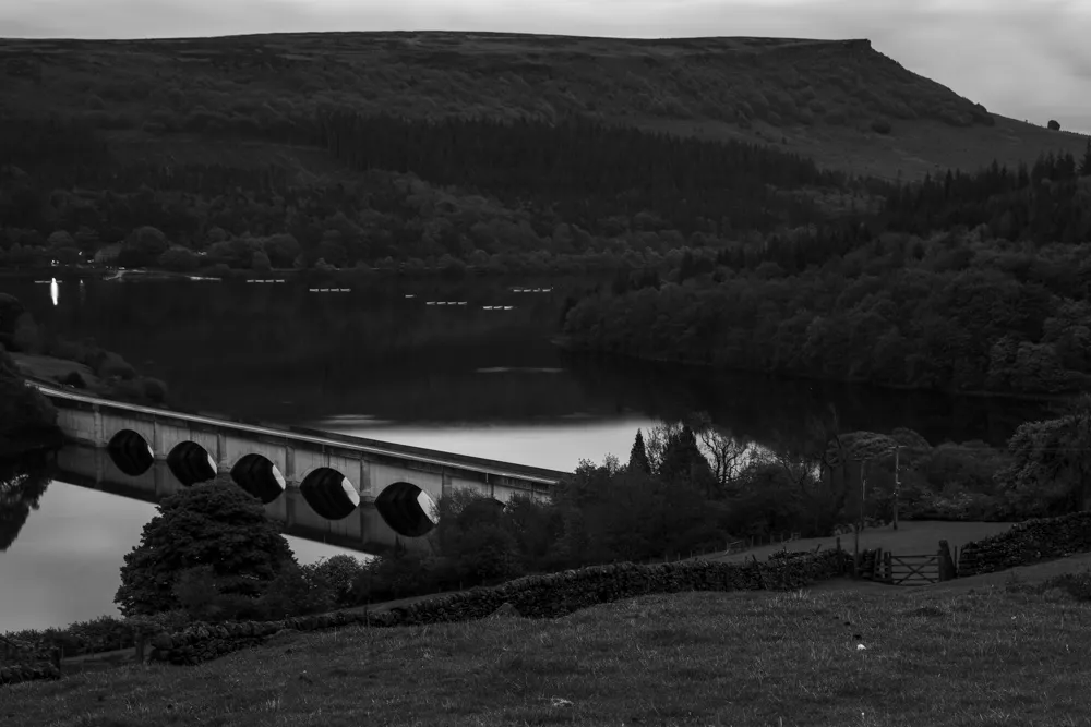 Black and white of the Ladybower viaduct and reservoir in the Peak District